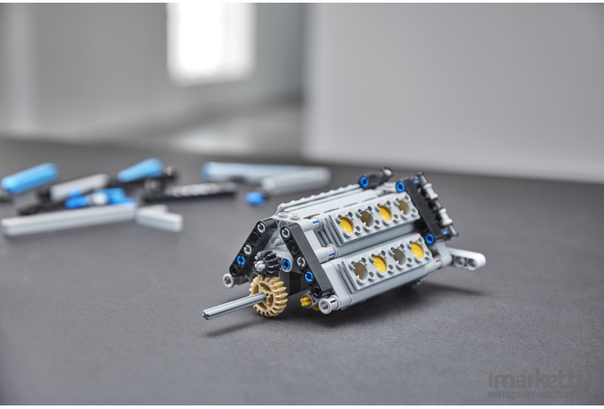 Конструктор LEGO Technic Bugatti Chiron [42083]